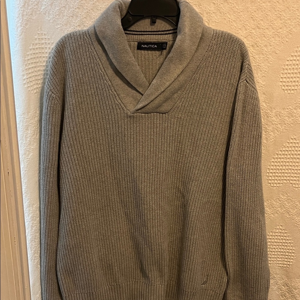 Nautica V-Neck Sweater in Light Gray